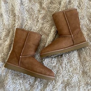 UGG Class Short II